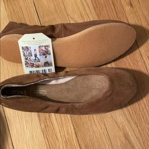 Brand new, never worn Tom’s flats